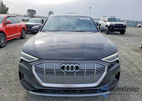 2019 Audi E-Tron Prestige из США, поврежденный, VIN WA1VAAGE7KB012304